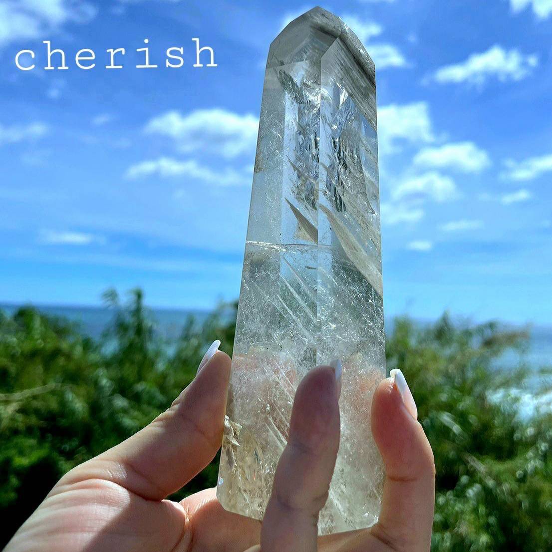 大阪cherish天然石専門店水晶効果や意味、石言葉など詳しくご説明！水晶、ヒマラヤクラスター、ブレスレット美しい石をご用意しております！
